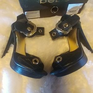 Bebe. Black heels aize 7
